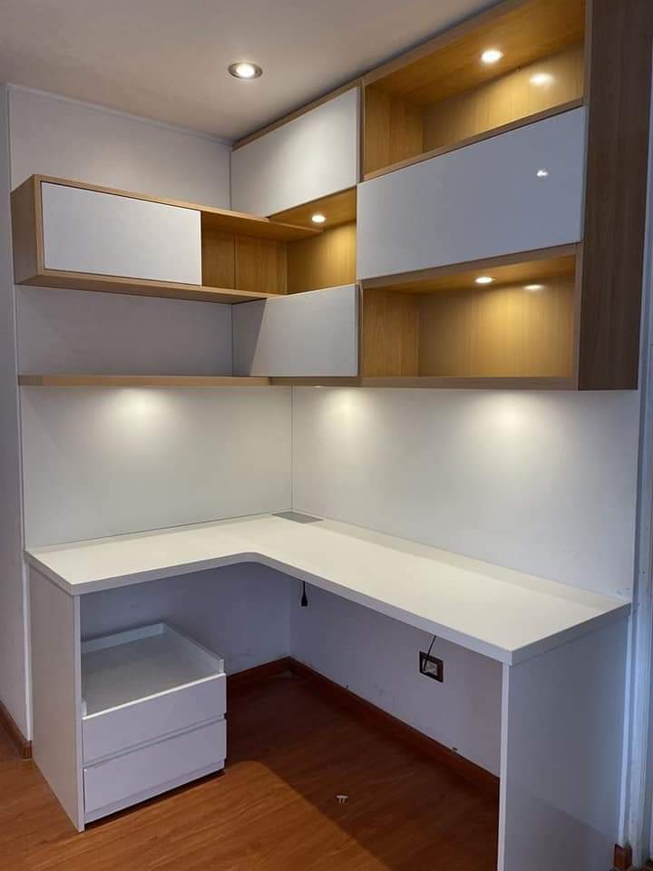 Office desks and chairs at Anjali Furniture Pune